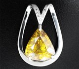 Кулон с крупным желто-зеленым сфеном 7,69 карата и бесцветными цирконами