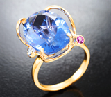 Кольцо с флюоритом со сменой цвета 8,71 карата, розовым и голубым сапфирами
