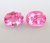 Пара пурпурно-розовых "неоновых" шпинелей 0,9 карата