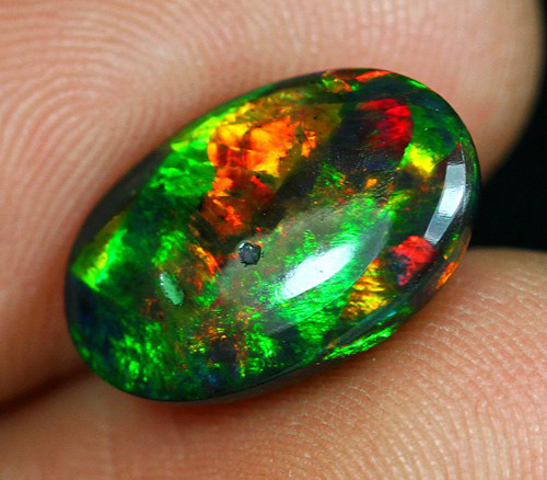 Мексиканский опал в матрице. Опал 8 букв. Опал 8 букв. Опал джиразоль камень. Болдер опал в украшениях.