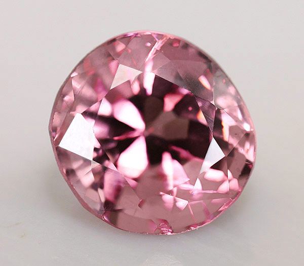 Розовый камень в ювелирных изделиях название фото