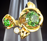 Кольцо c крупным уральским демантоидом гранатом 1,85 карата, малым демантоидом 0,22 карата и бриллиантом
