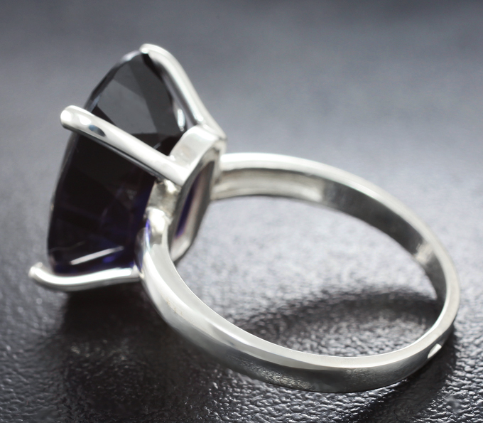 Кольцо с иолитом эксклюзивного размера 8,92 карата