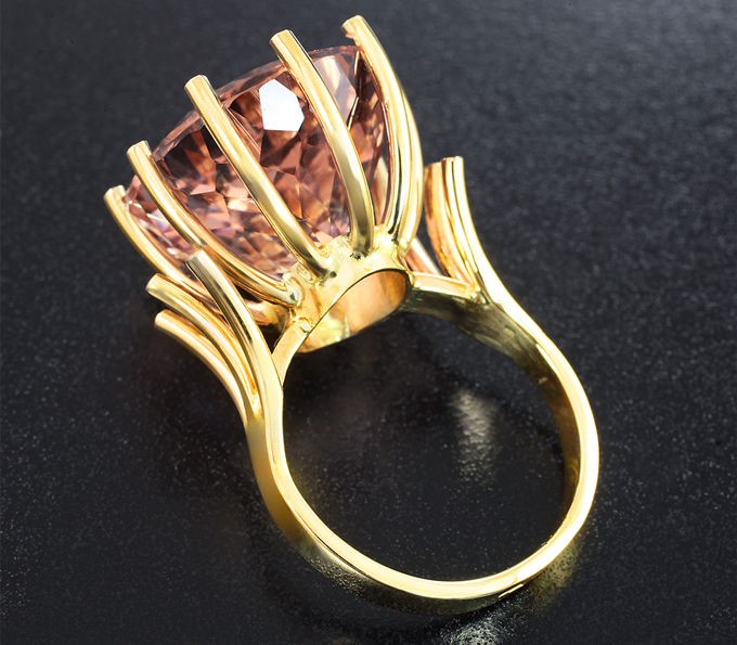 Кольцо с морганитом 19,45 карата и бриллиантами