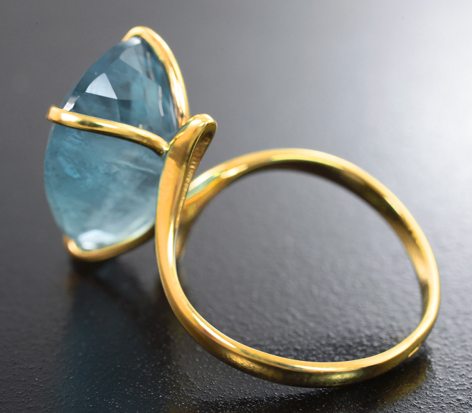 Золотое кольцо с аквамарином 8,35 карата