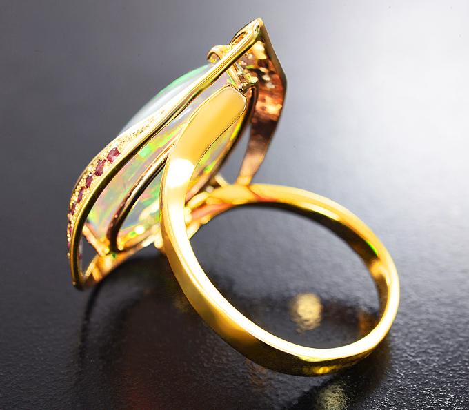 Кольцо с кристаллическим эфиопским опалом 6,53 карата, сапфирами, цаворитами и бриллиантами
