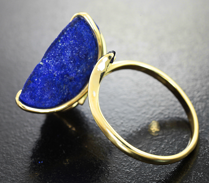 Кольцо с азуритом 13,13 карата и синими сапфирами 