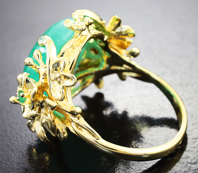 Кольцо с уральским изумрудом 11,97 карата и бриллиантами