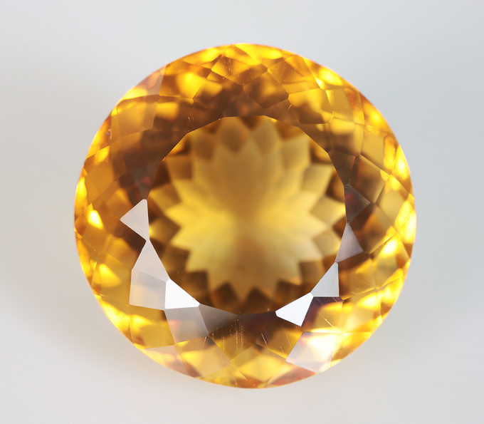 Кольцо с цитрином 12,57 карата, бесцветными цирконами и бриллиантами