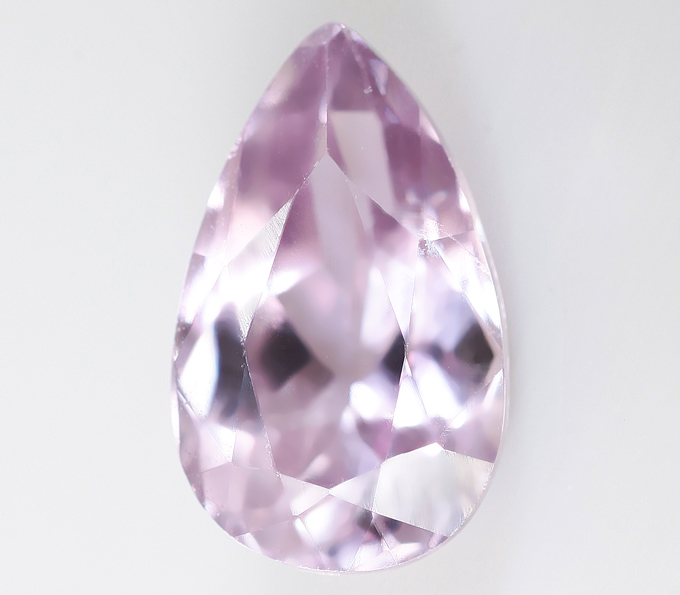 Чистейший розовато-пурпурный диаспор 1,22 карата