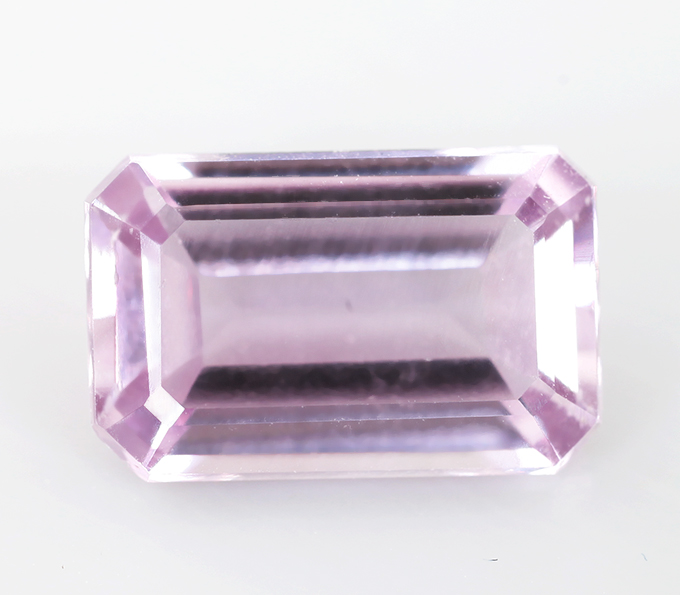 Розовато-пурпурный диаспор высокой чистоты 1,43 карата