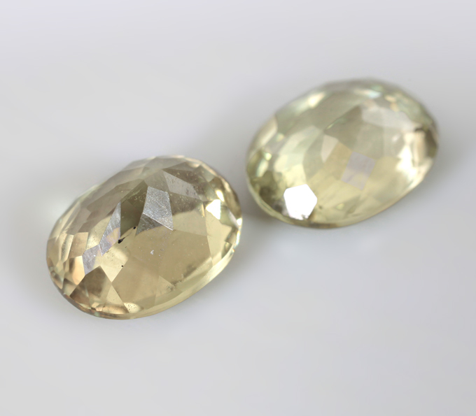 Пара диаспоров высокой чистоты 3,17 карата