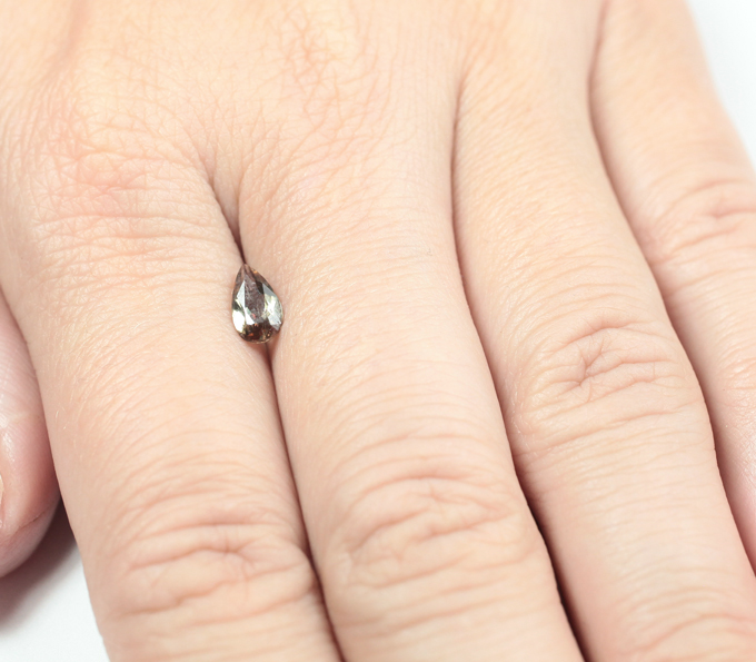 Андалузит с ярко-выраженной полихромностью 0,59 карата