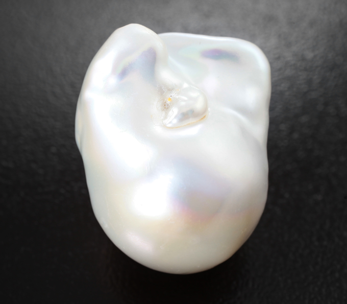 Кулон с кабошоном армянской бирюзы 4,58 карата, чистейшим розовато-пурпурным диаспором 0,7 карата и крупной морской жемчужиной барокко 36,78 карата