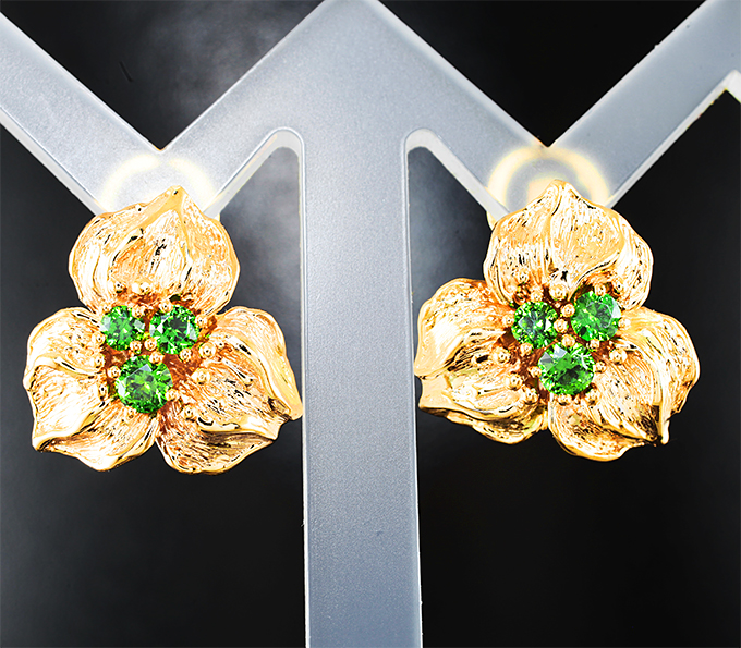 Комплект с уральскими демантоидами 2,33 карата