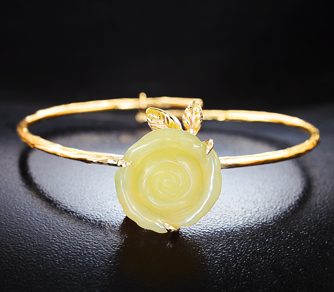 Браслет с резным огненным опалом 14,84 карата