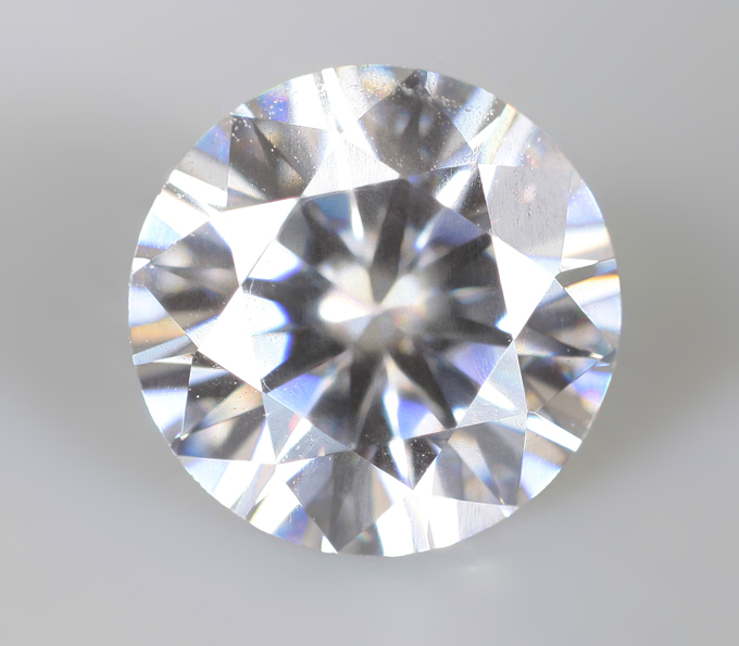 Бесцветный муассанит 0,99 карата