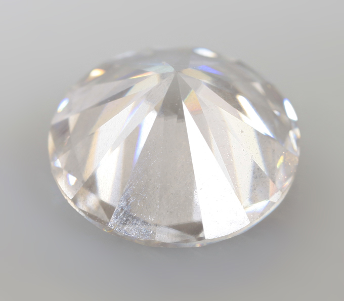 Бесцветный муассанит 0,99 карата