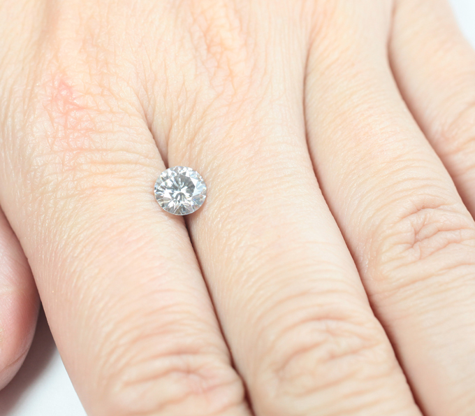 Бесцветный муассанит 0,99 карата