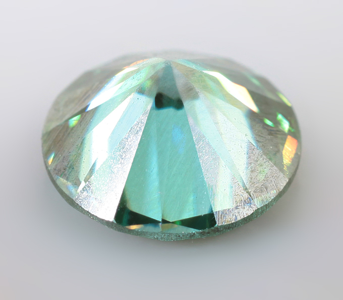 Голубовато-зеленый муассанит 0,74 карата