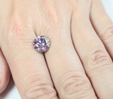 Крупный пурпурно-розовый муассанит 3,19 карата