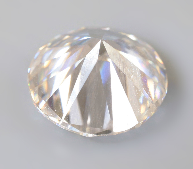 Бесцветный муассанит 0,94 карата