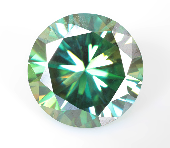 Крупный голубовато-зеленый муассанит 5,24 карата