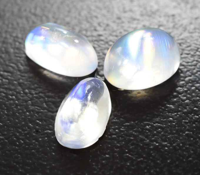 Набор из 3 лунных камней 4,03 карата