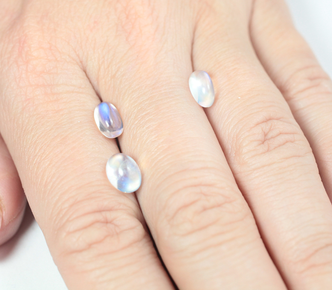 Набор из 3 лунных камней 4,03 карата