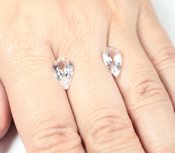 Пара редких данбуритов 4,54 карата