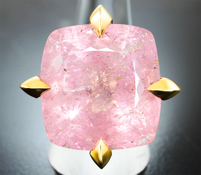 Кольцо с розовым морганитом 65,84 карата