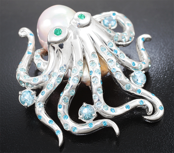 Кулон с крупной морской жемчужиной барокко 43,75 карата, изумрудами, цирконами и апатитами