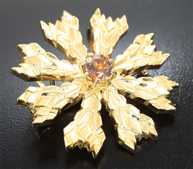 Брошь/кулон с андалузитом 0,98 карата