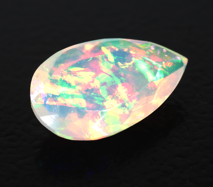 Ограненный эфиопский опал 0,59 карата