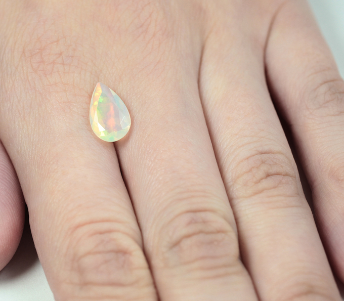 Ограненный эфиопский опал 1,27 карата