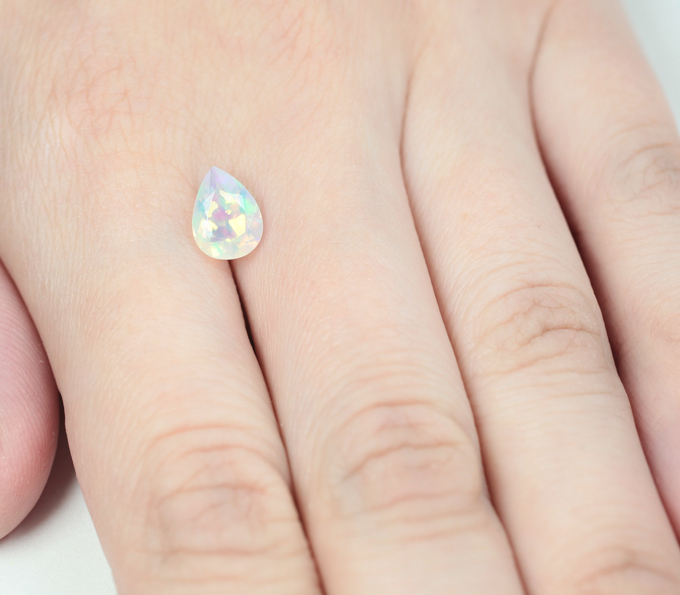 Ограненный эфиопский опал 1,06 карата