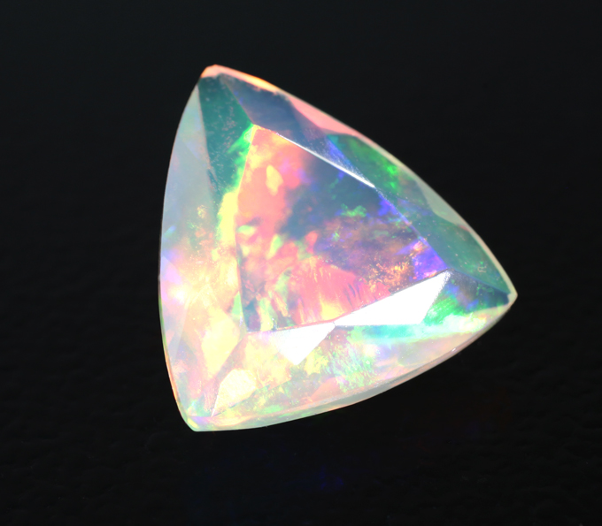 Ограненный эфиопский опал 1,36 карата