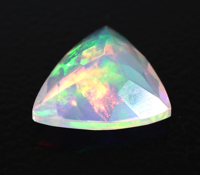 Ограненный эфиопский опал 1,36 карата