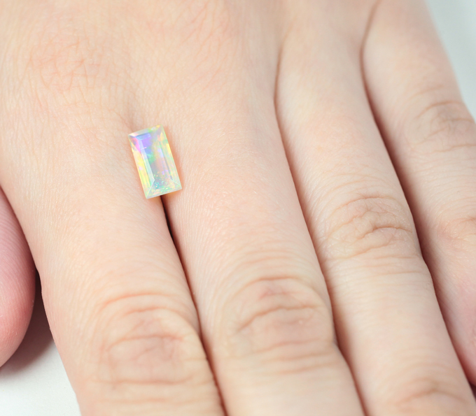 Ограненный эфиопский опал 1,17 карата