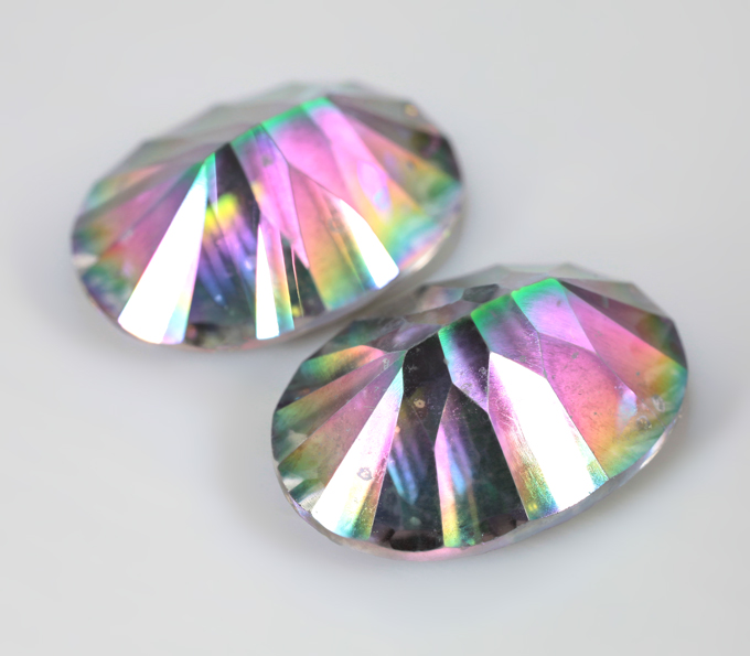 Крупная пара "мистического" кварца 19,91 карата