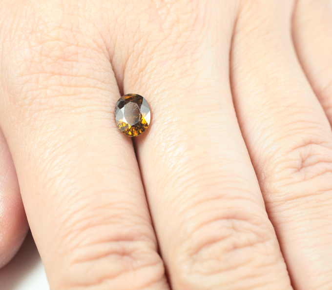 Золотисто-желтый сфен 1,25 карата