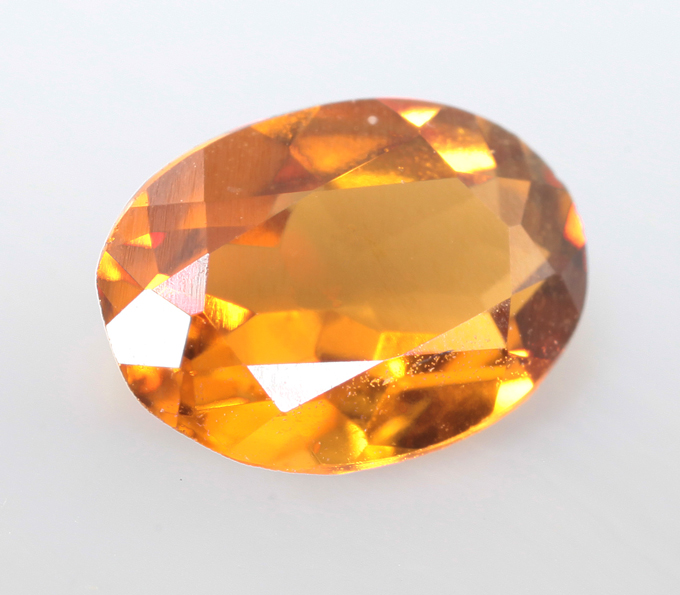 Оранжевато-желтый турмалин 0,56 карата