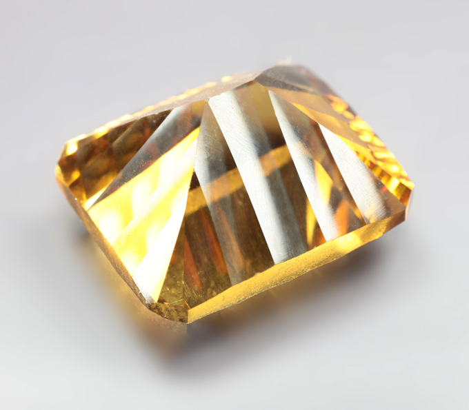 Яркий цитрин лазерной огранки 14,16 карата