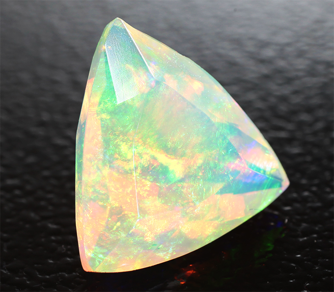 Ограненный эфиопский опал 1,63 карата