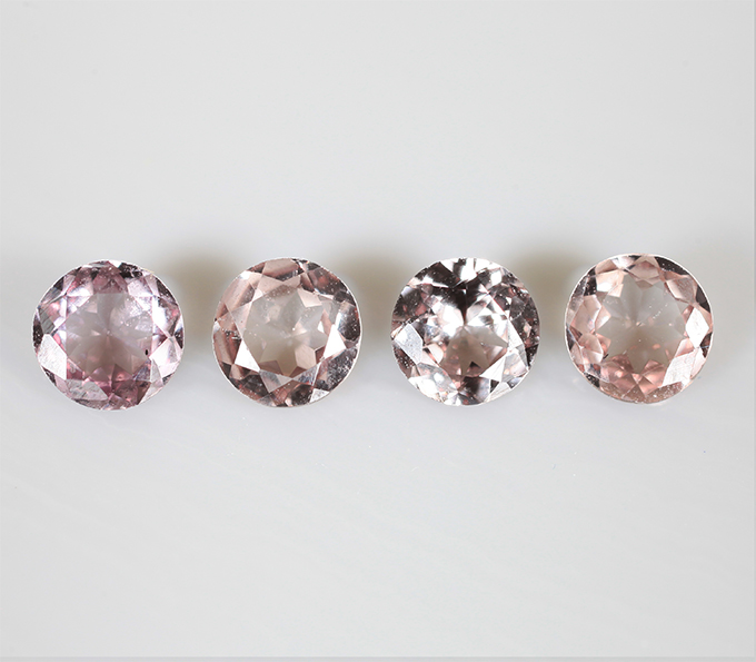 Набор из 4 гранатов со сменой цвета 1,22 карата