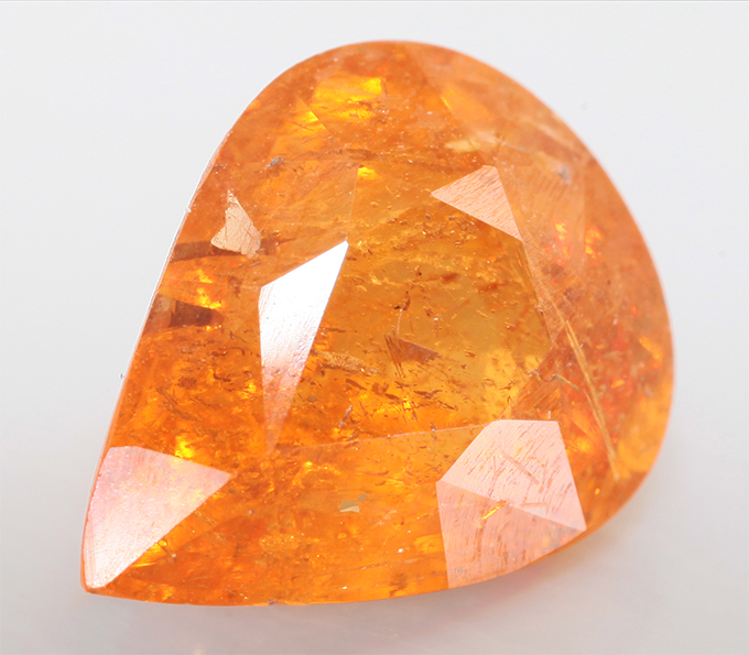 Крупный спессартин цвета "фанта" 4,69 карата