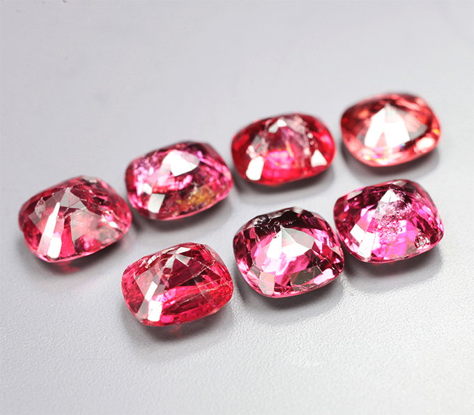 Набор из 7 красных шпинелей 3,56 карата