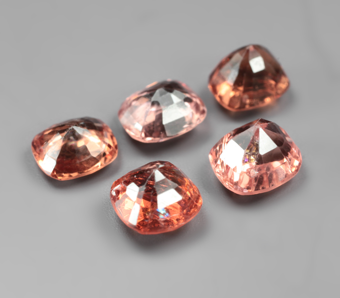 Набор из 5 разноцветных шпинелей 3,77 карата