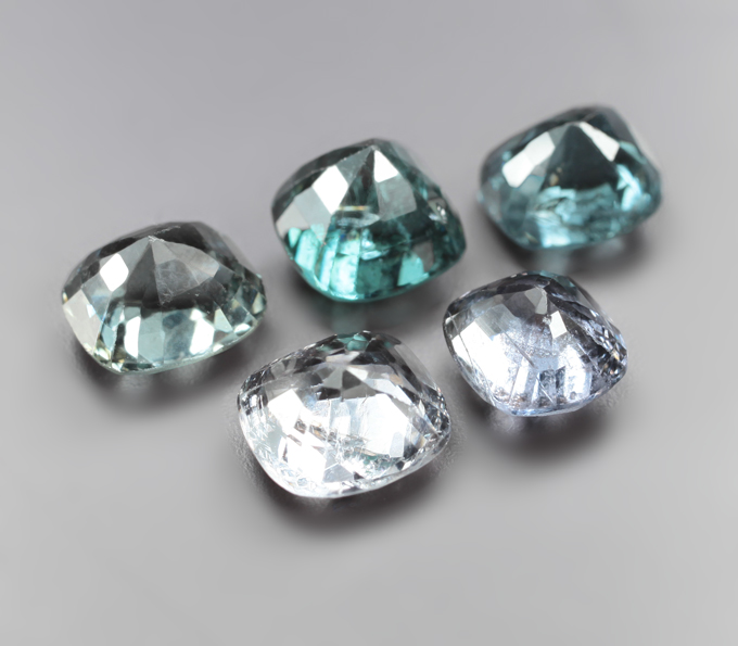 Набор из 5 зелено-голубых и синих шпинелей 3,78 карата