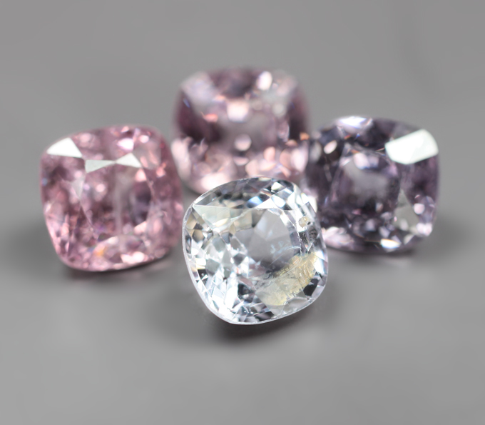 Крупный набор из 4 разноцветных шпинелей 5,36 карата